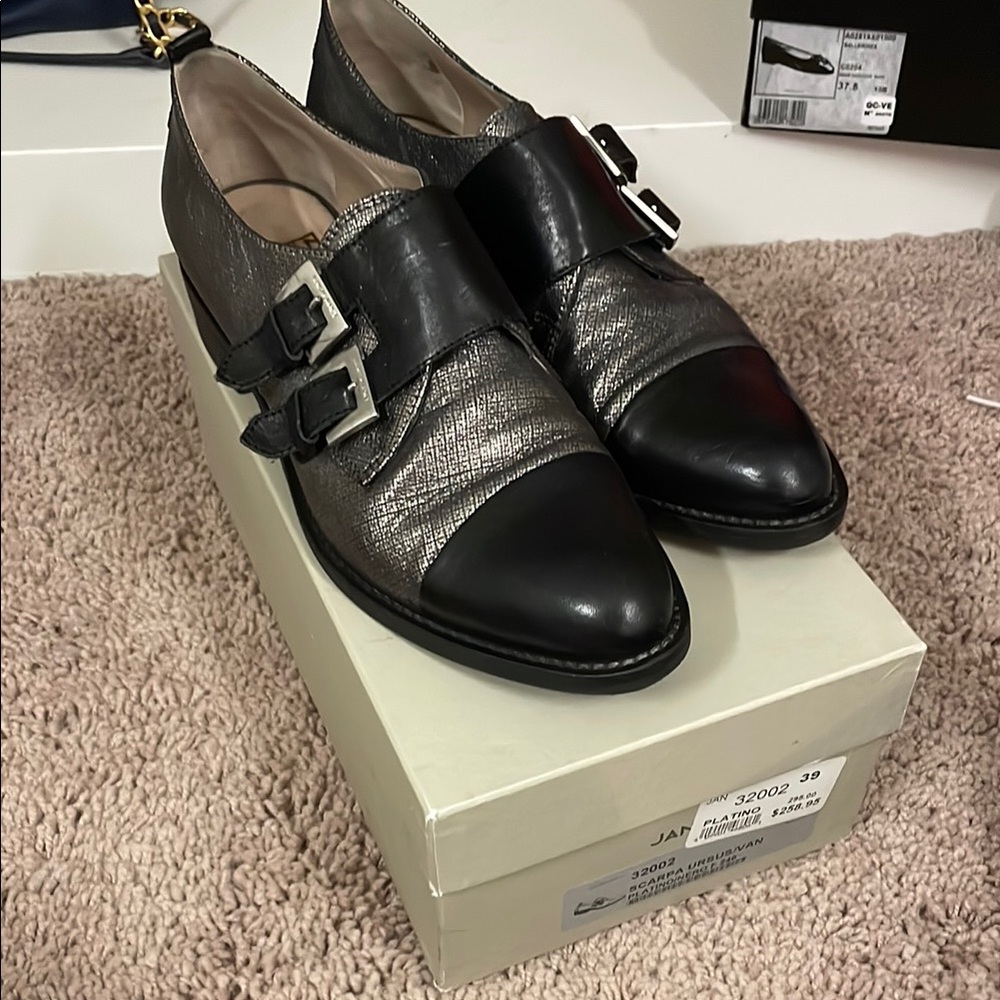Stylish Black and Silver women’s Shoes